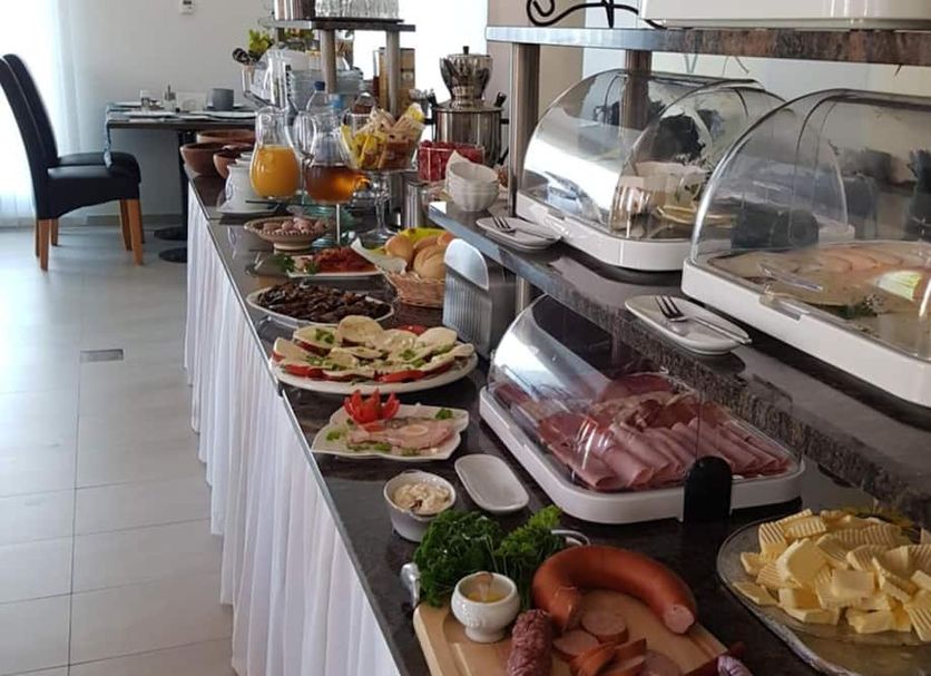 Buffet Photo