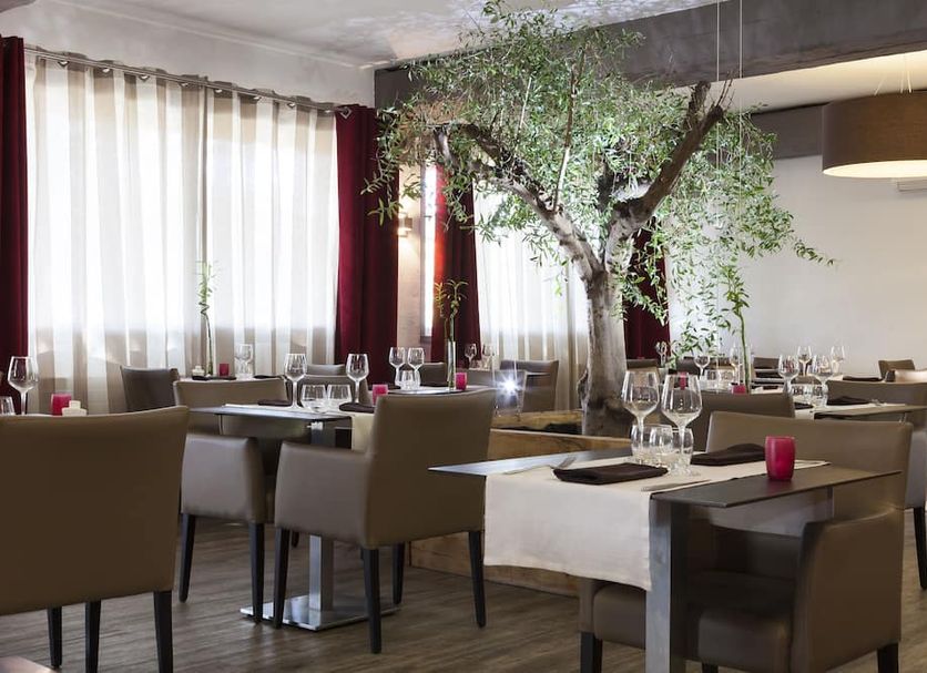 Restaurant Photo