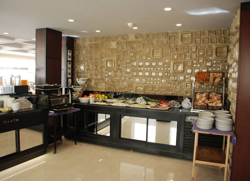 Buffet Photo