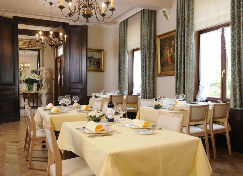 Restaurant Photo