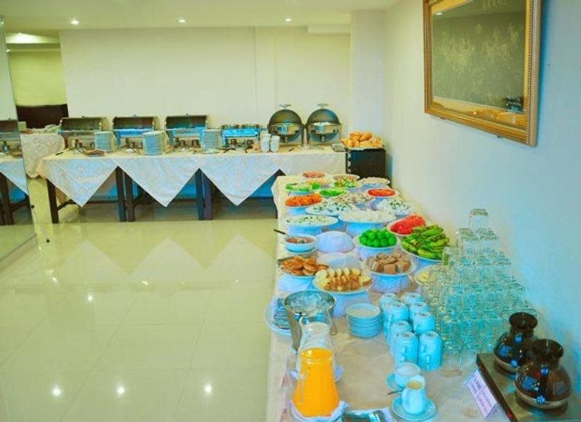 Buffet Photo