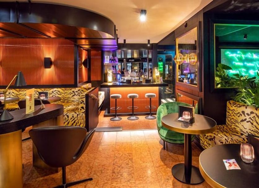 Bar Photo