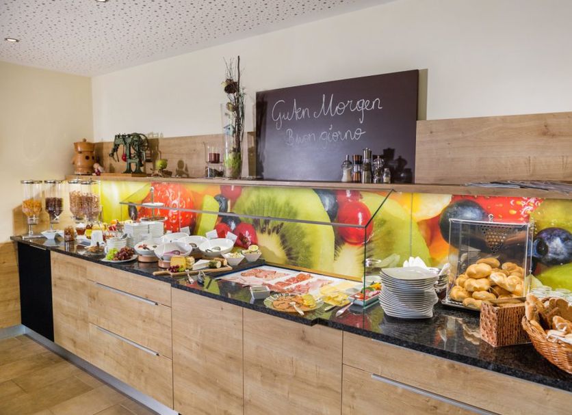 Buffet Photo